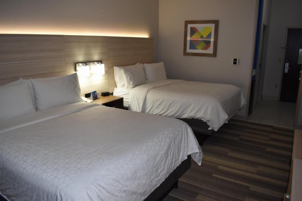 Queen Room with Two Queen Beds - Non-Smoking